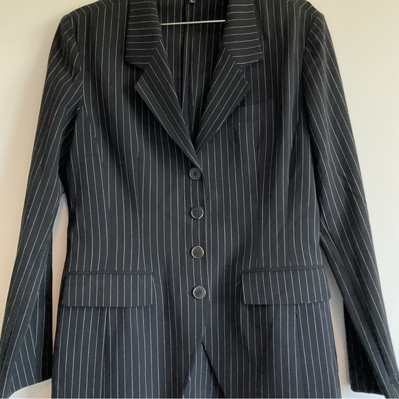 Irie Classic Stripe Woman’s Blazer Suite Jacket-Size L in Like New Conditions. - Picture 3 of 7